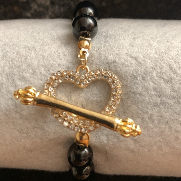 Bracelet with heart-shaped charm . - Picture 2 of 3